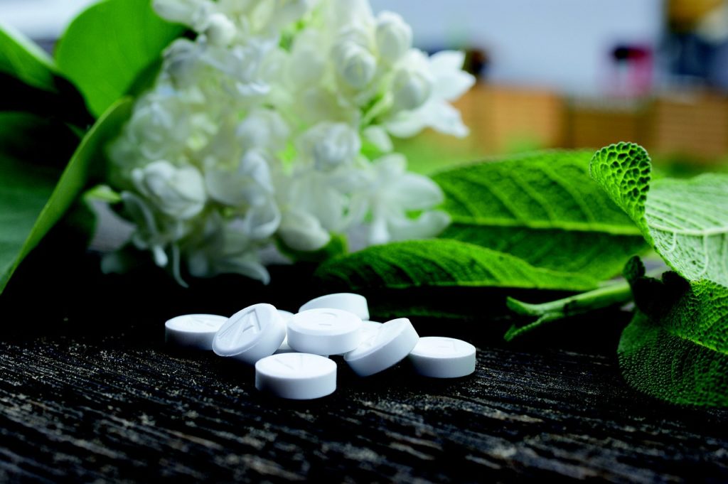 Homeopatia age como um todo, também na criança