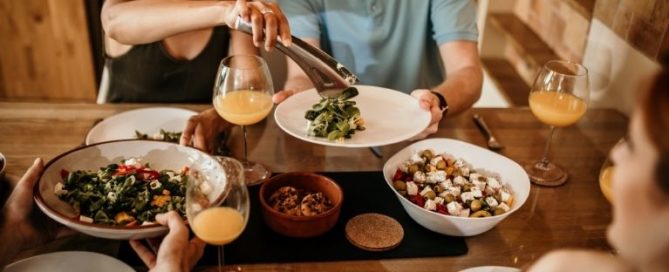 Todas as pessoas, incluindo crianças e idosos, podem adotar uma dieta vegetariana, ou vegana